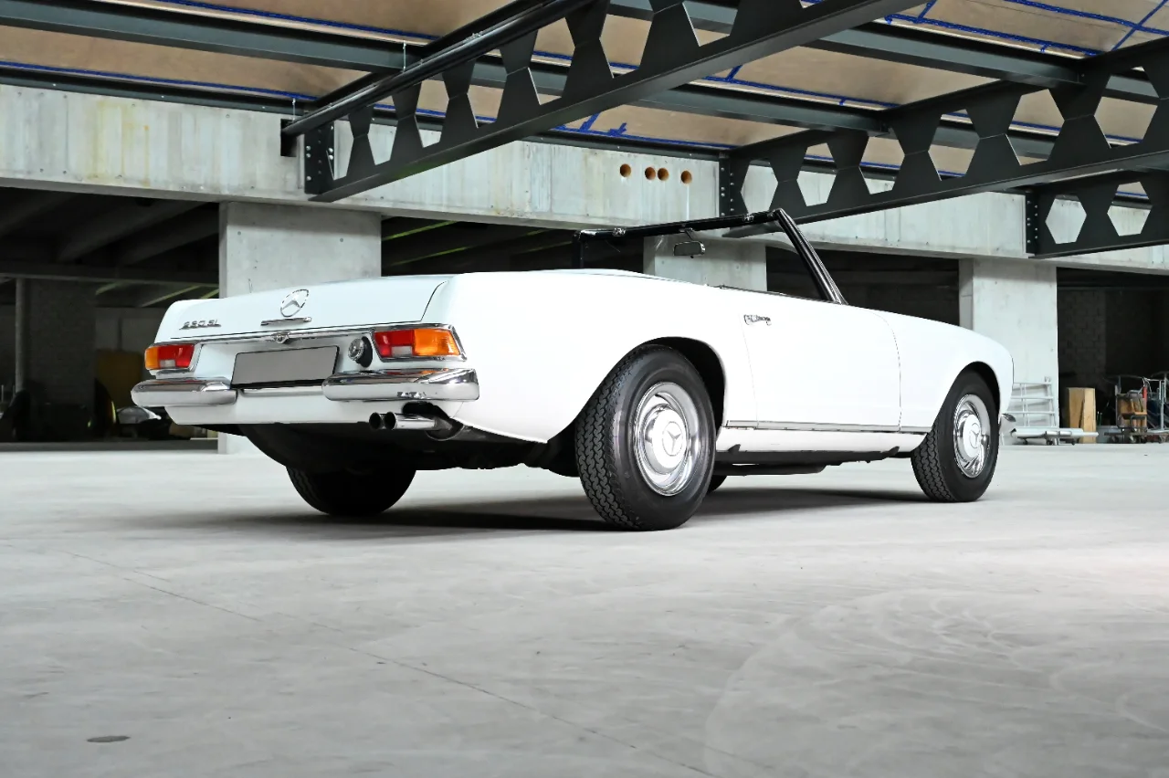 Mercedes Benz 230SL