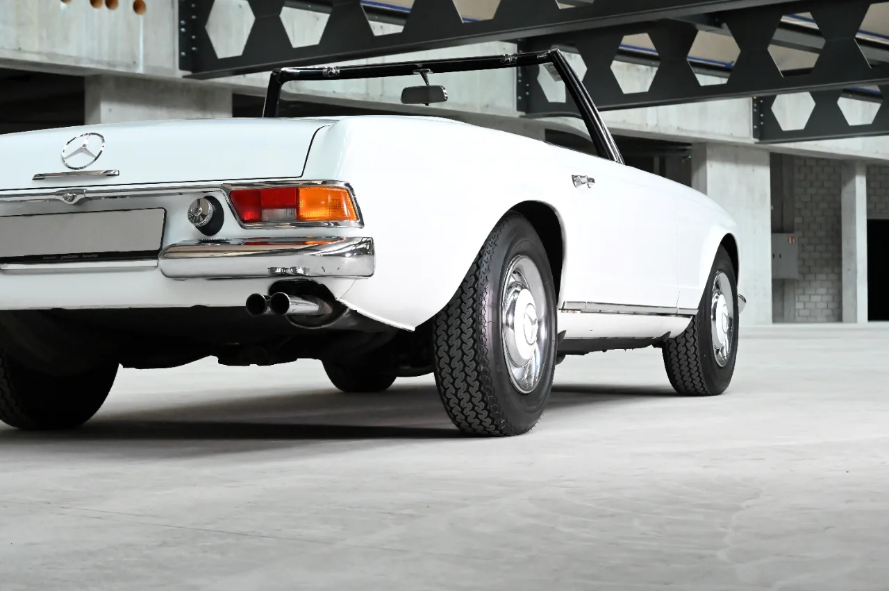 Mercedes Benz 230SL