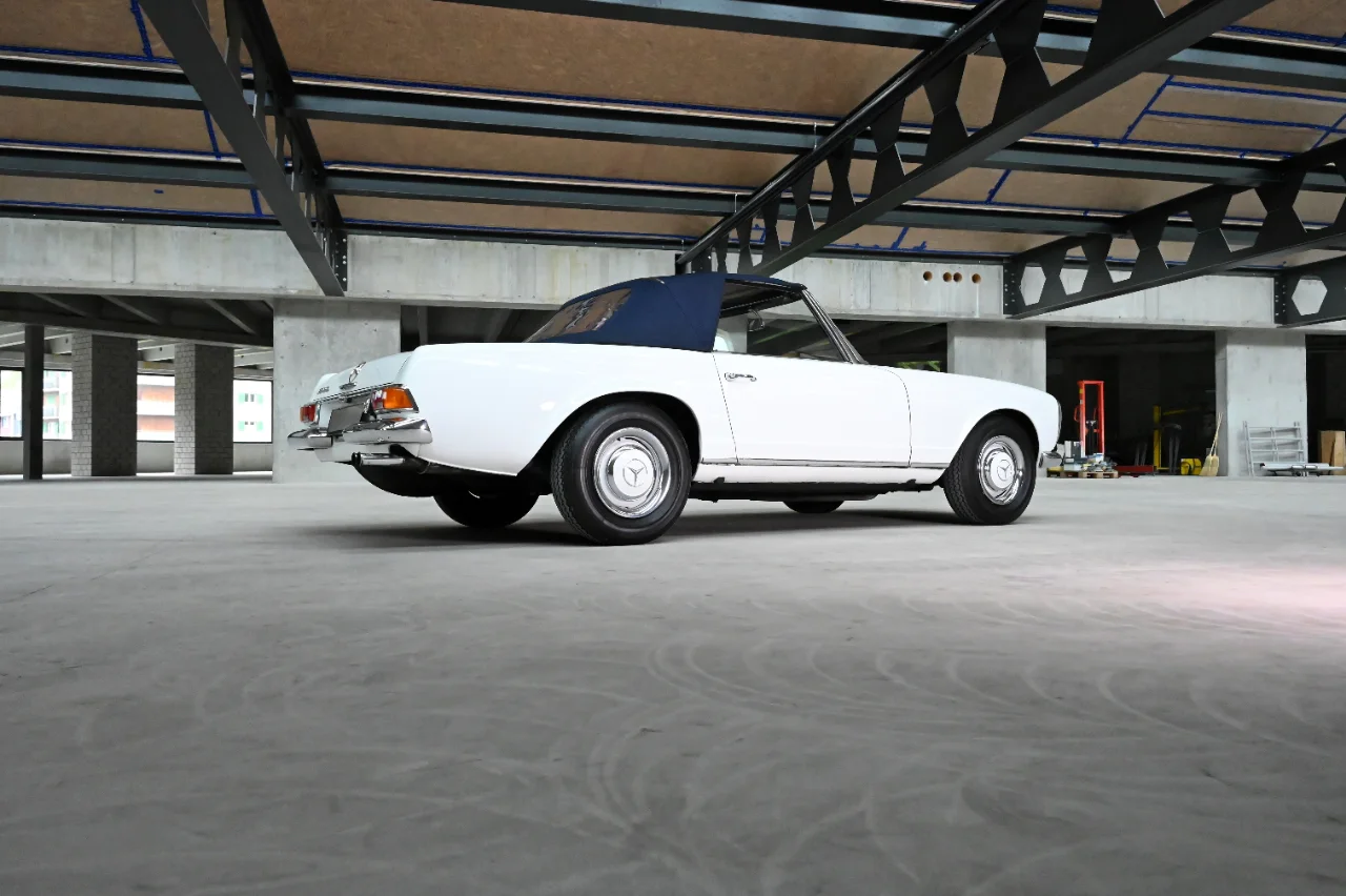 Mercedes Benz 230SL