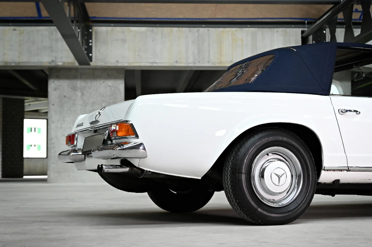Mercedes Benz 230SL