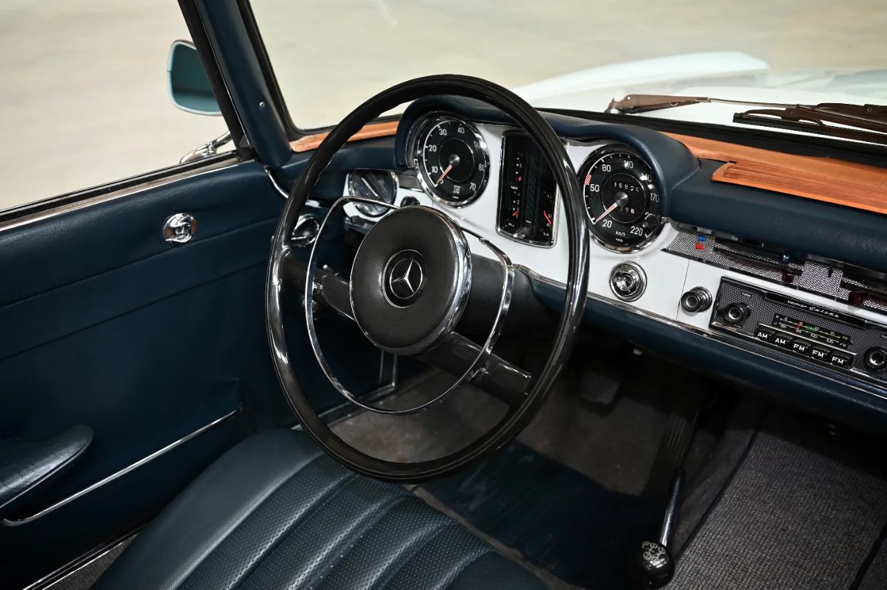 Mercedes Benz 230SL