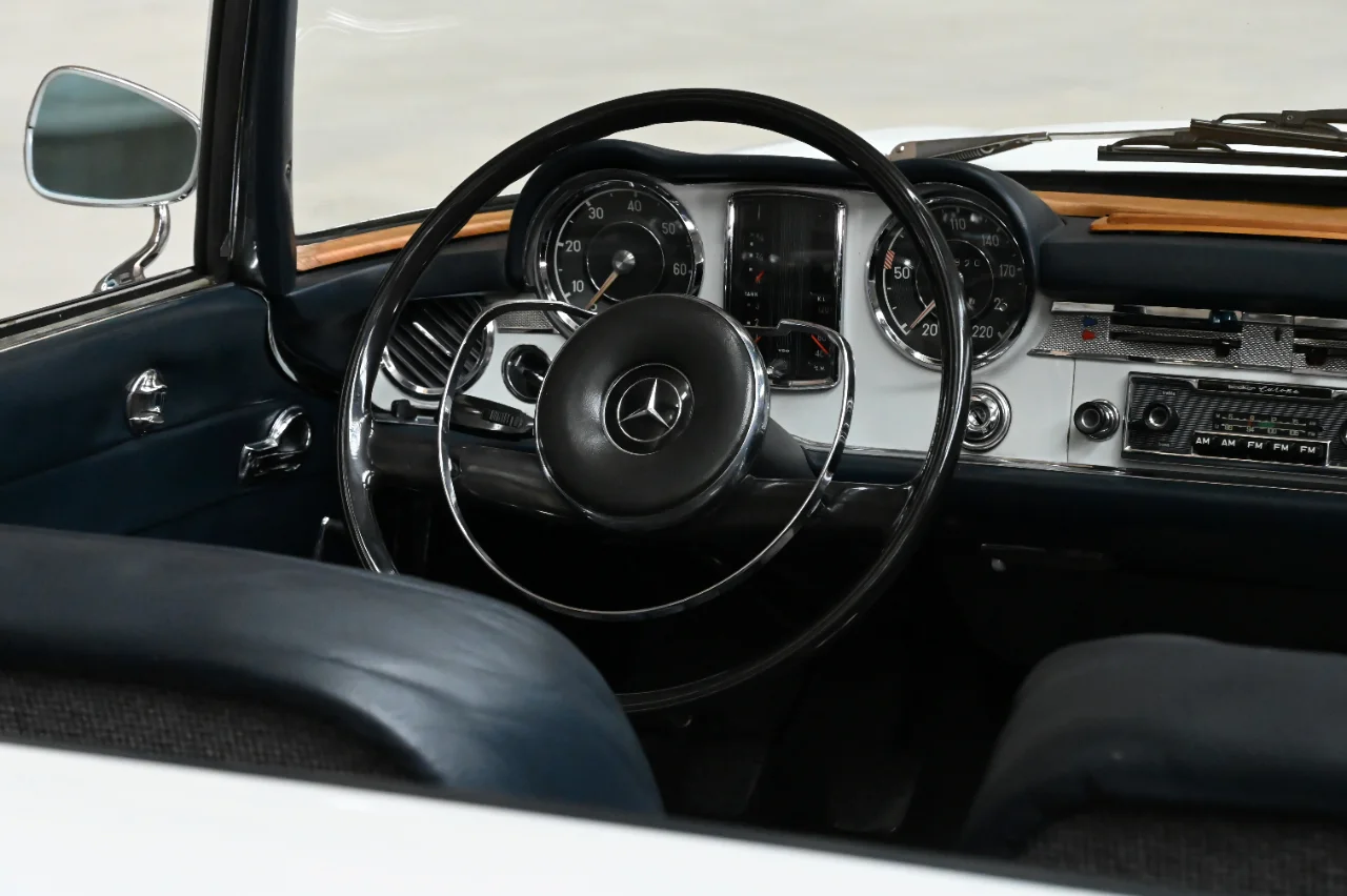Mercedes Benz 230SL