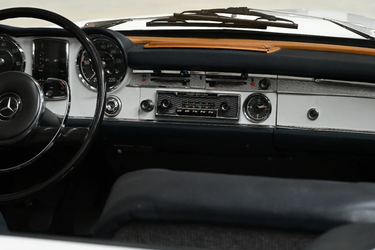 Mercedes Benz 230SL