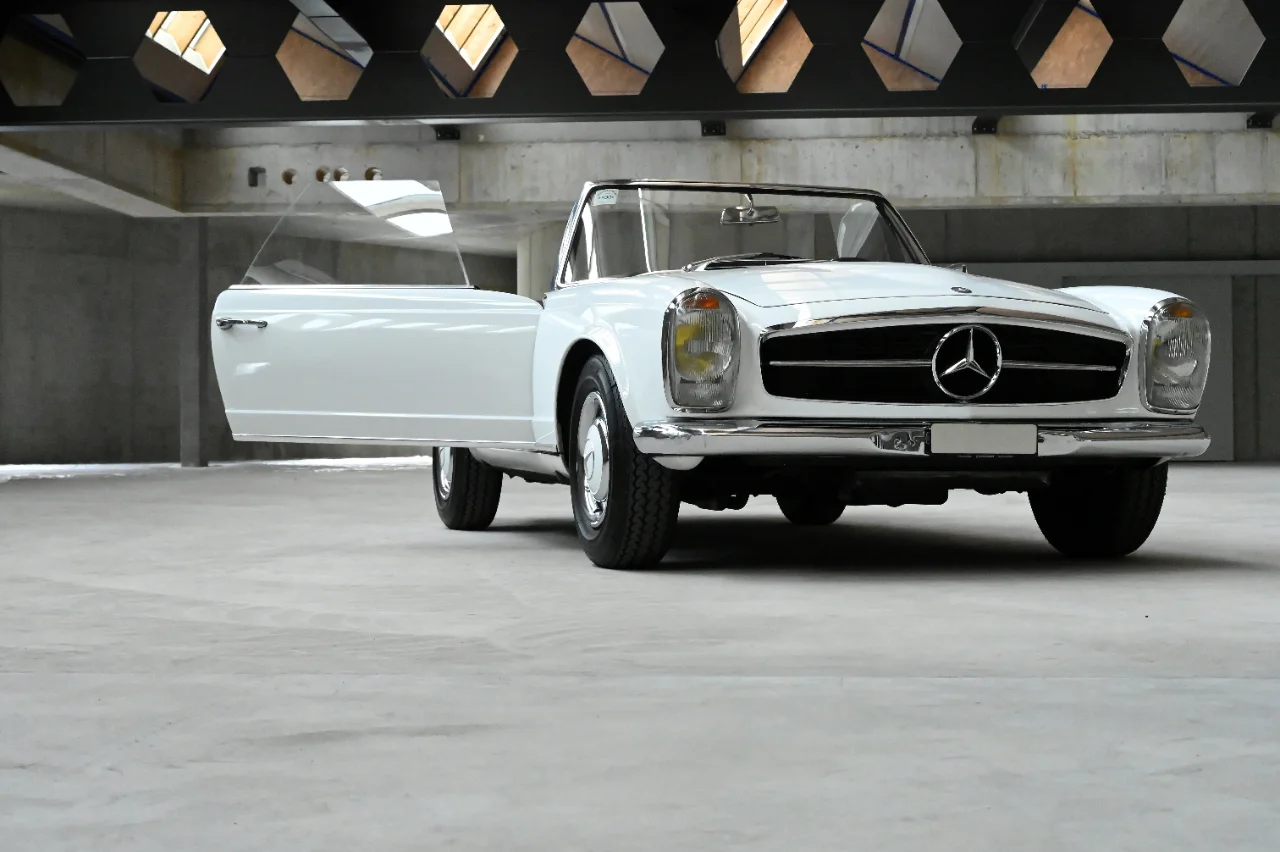 Mercedes Benz 230SL
