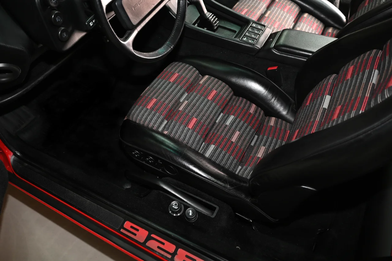 Porsche 928 S4