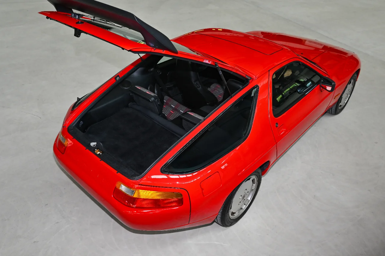 Porsche 928 S4