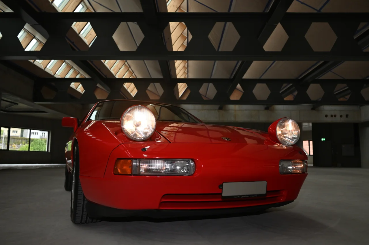 Porsche 928 S4